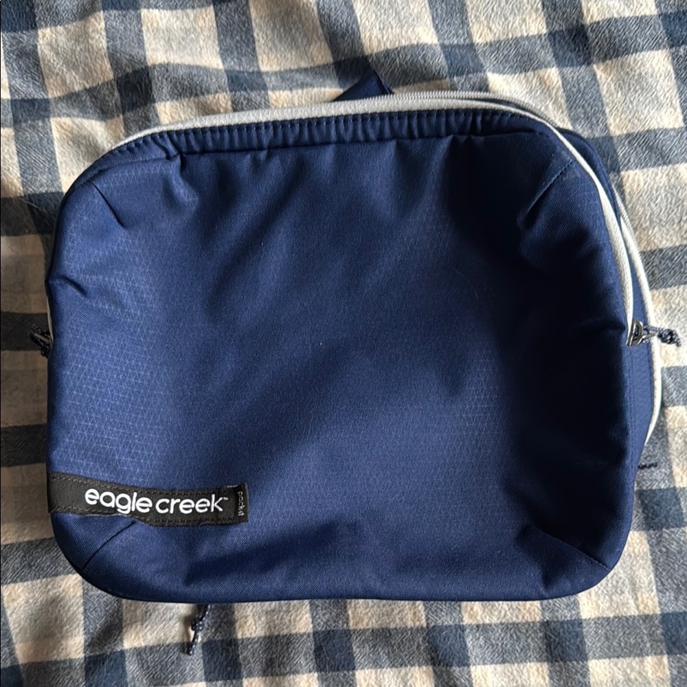 Eagle Creek Blue Hanging Toiletry Bag